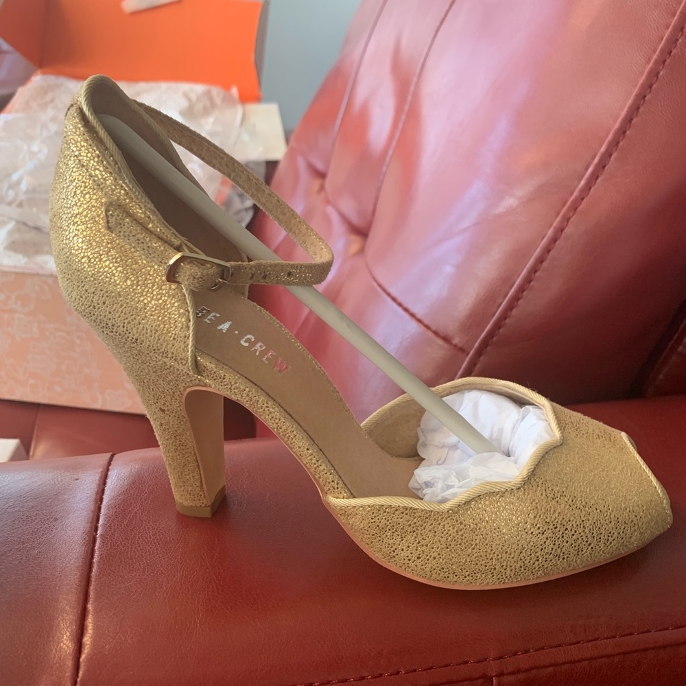 Scallop Your Alley Peep Toe Heel